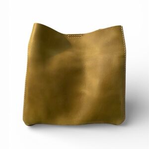 PORTLAND LEATHER Butterfly Bucket Bag Anjou